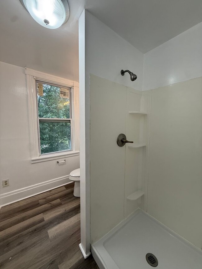 Building Photo - 1106 Langtry St