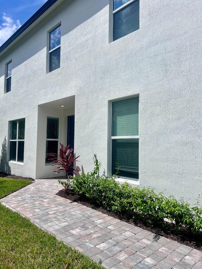Building Photo - 6125 Planta LN