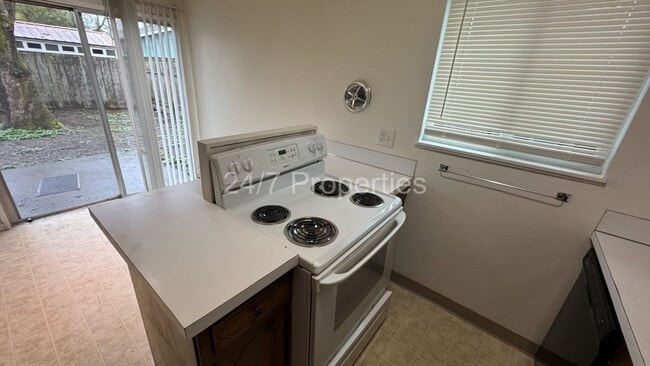 Building Photo - 351 NE 78th Ave