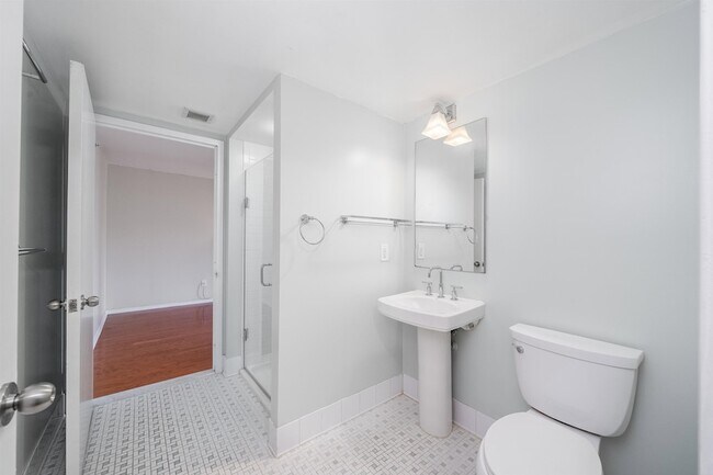 Building Photo - 700 Grove St