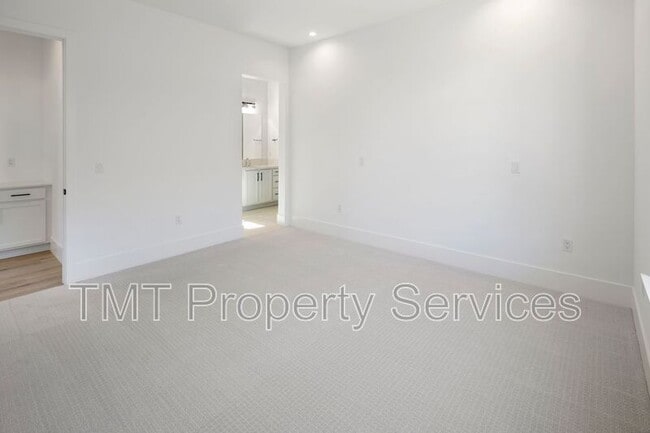 Building Photo - 9046 Ventura St