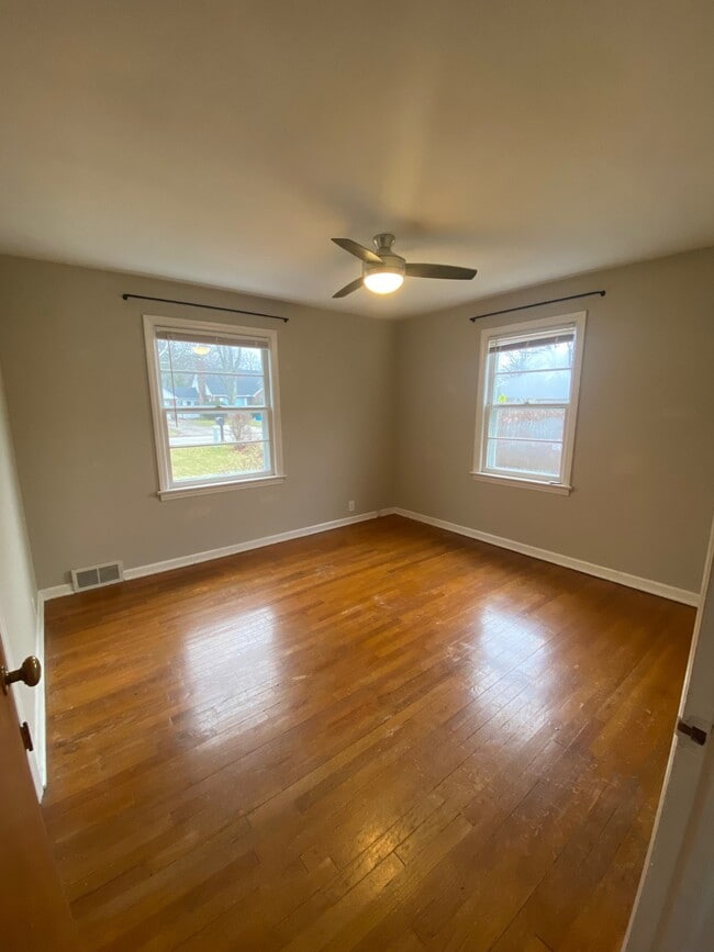 Building Photo - 8022 Lake Wood Dr