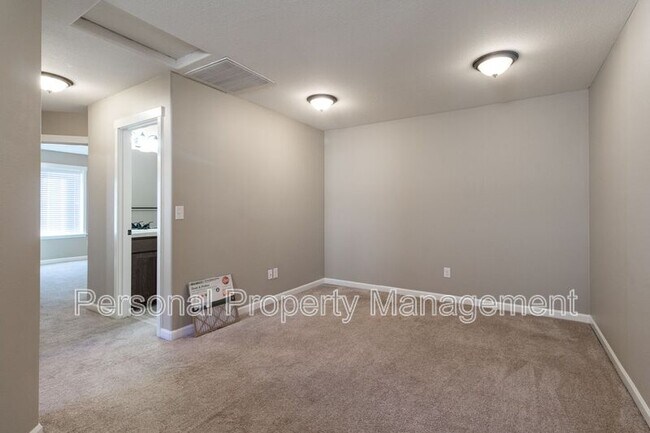 Building Photo - 2621 NE 131st Ave