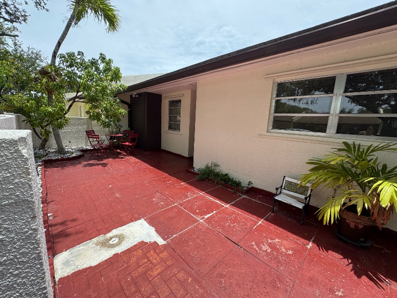Building Photo - 13846 Kendale Lakes Dr