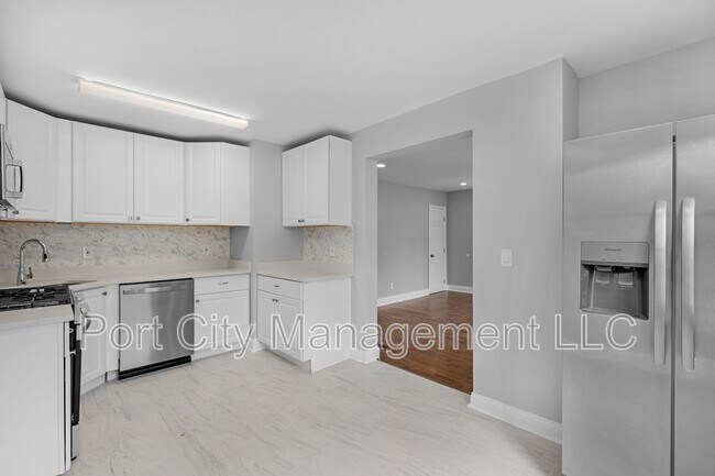 Building Photo - 4902 Gilray Dr