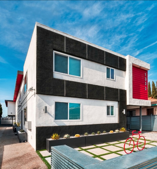 Building Photo - 1333 W 36th Pl