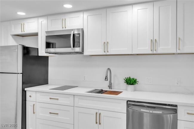 Building Photo - 3485 Shamrock Ave