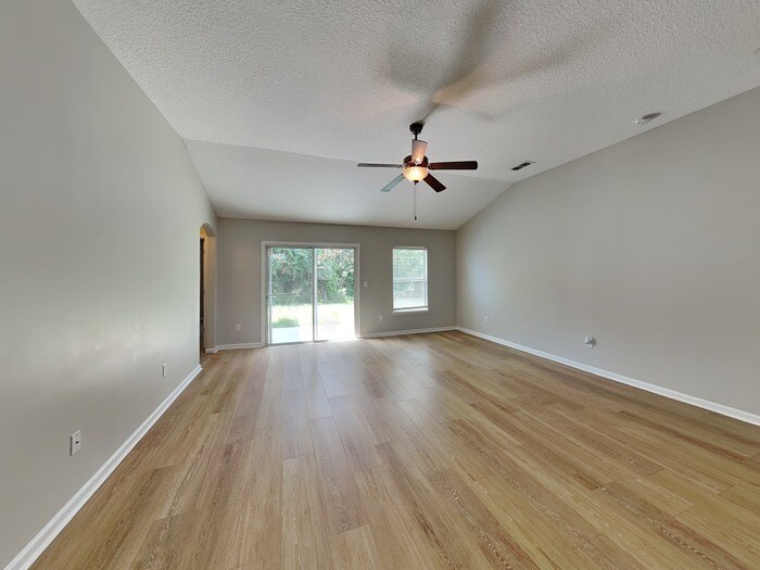 Building Photo - 244 Bridgeport Ln