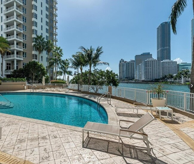 Building Photo - 801 Brickell Bay Dr