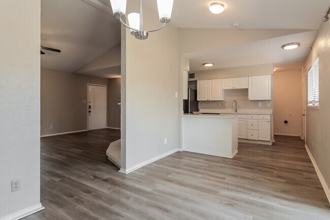 Building Photo - 1313 Timberview Dr