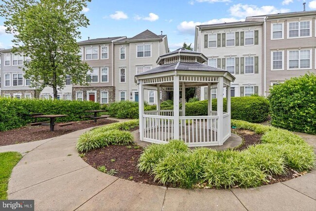 Building Photo - 21844 Kelsey Square