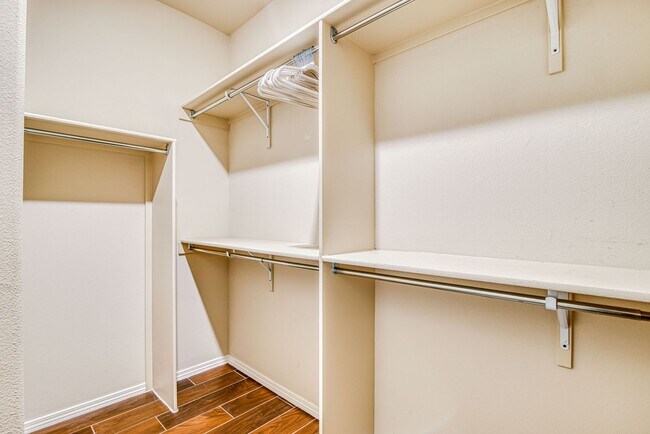 Building Photo - Westside area for Short or Long Term Rental(Completely Furnished) Beautiful 3 bed/2.5 baths