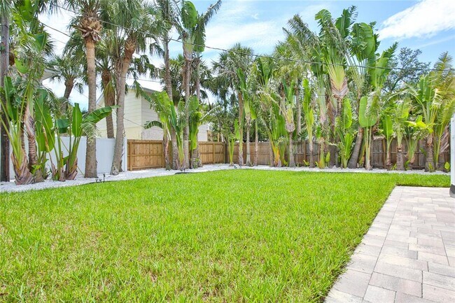 Building Photo - 211 Island Cir