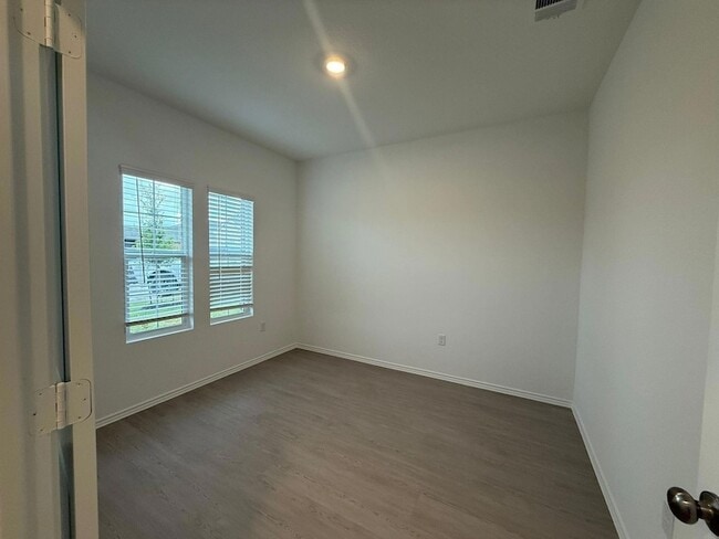 Building Photo - 109 Imola St