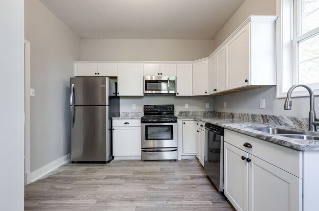 Building Photo - 3418 Carolina Ave