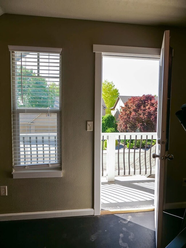 Building Photo - 151 Cub St W