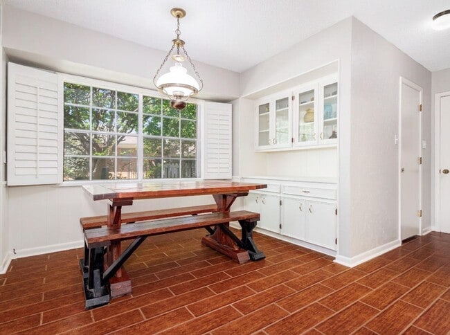 Building Photo - 3 Bed 2.5 Bath Home | Garage | Beautiful C...