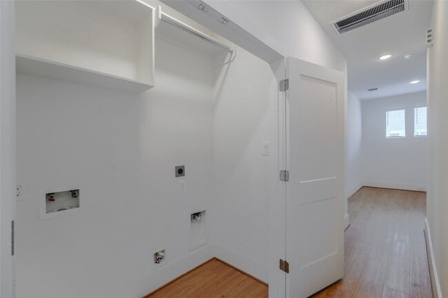 Building Photo - 7609 Victory Reserve St