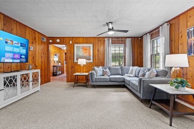 Building Photo - 264 Euharlee Rd SW