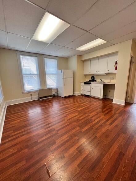 Building Photo - 42 N Prospect St