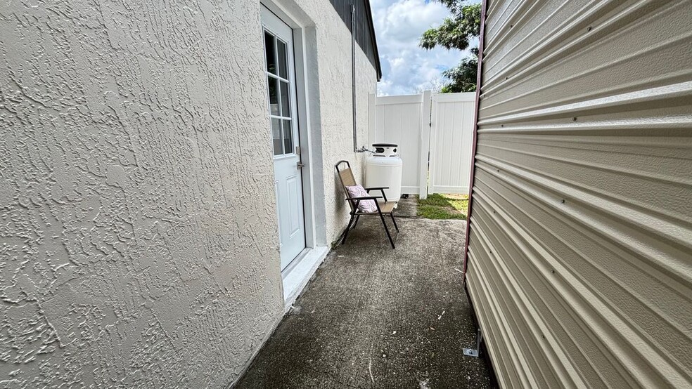 Building Photo - 855 Sunridge Point Dr