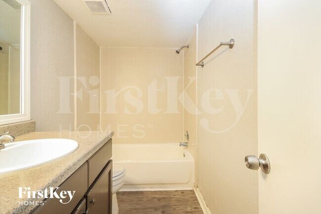 Building Photo - 11814 Perry Rd