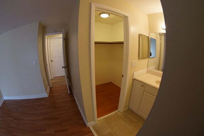 Building Photo - 6158 Sandcrest Cir