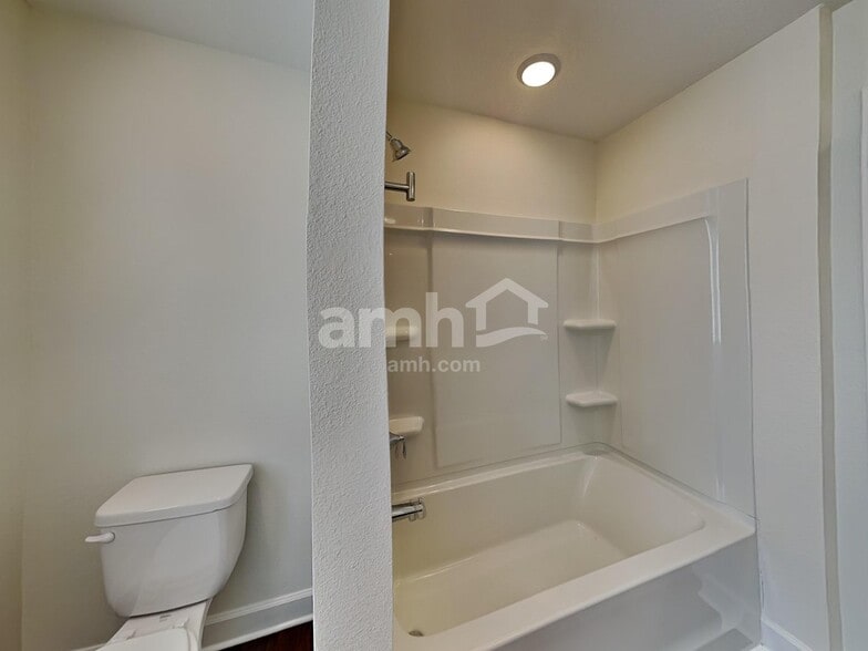 Building Photo - 2928 Rolling Acres Rd