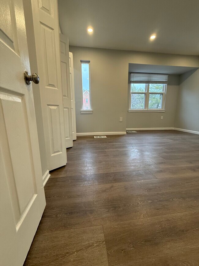 Building Photo - 238 Stevenson Square