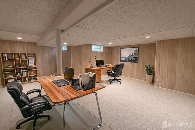 Building Photo - 470 Sayre Dr