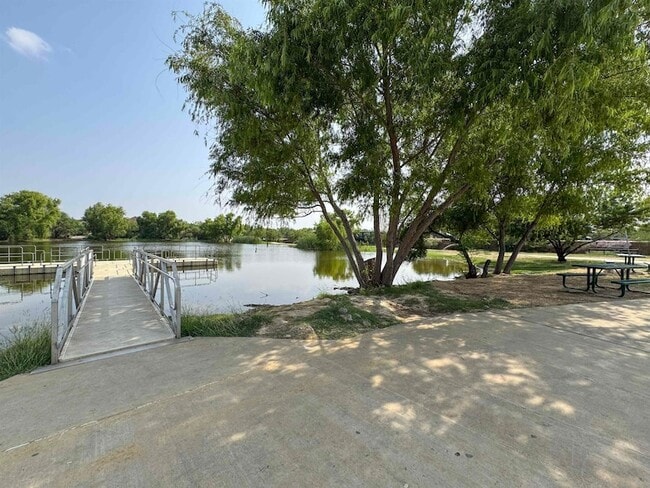 Building Photo - 304 Anthony Ln