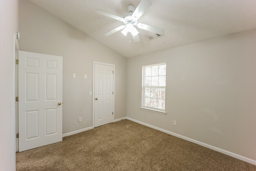 Building Photo - 6055 Camden Forrest Dr