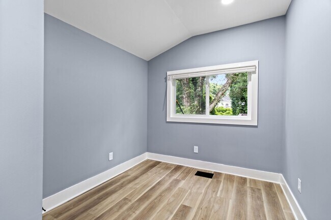 Building Photo - Stunning Fully Renovated Home in the Heart of Historic Oakland City