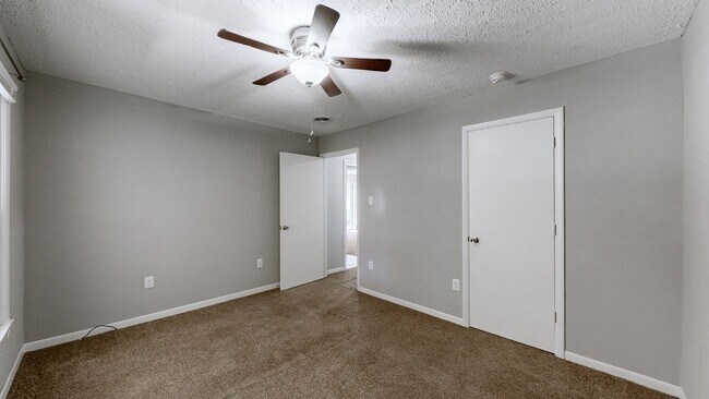 Building Photo - 8614 Burleson Ln