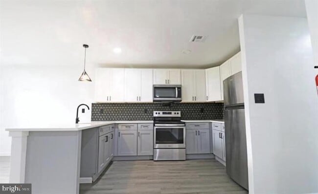 Building Photo - 511 Corinthian Ave