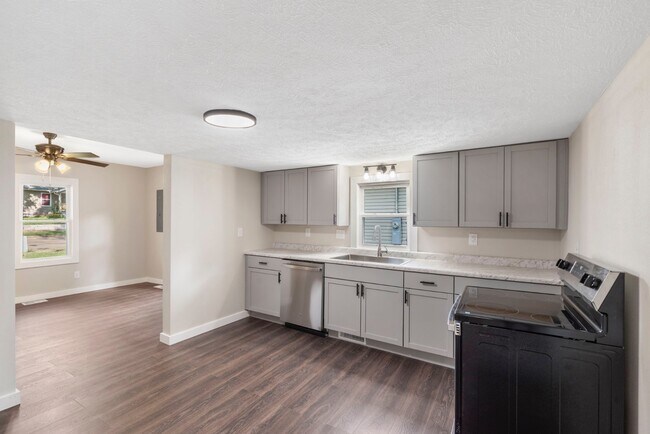 Building Photo - 2100 N Nettleton Ave