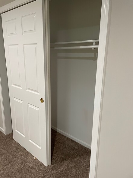 Building Photo - 10770 N Park Ave