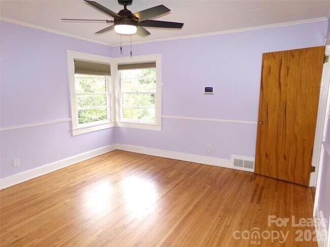 Building Photo - 1631 Maple Ave