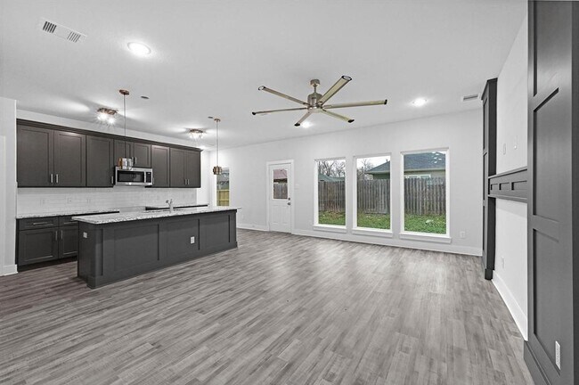 Building Photo - 4675 Bellfort Ave