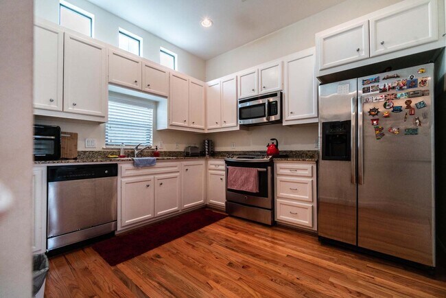 Building Photo - 2710 Hullsmith Dr