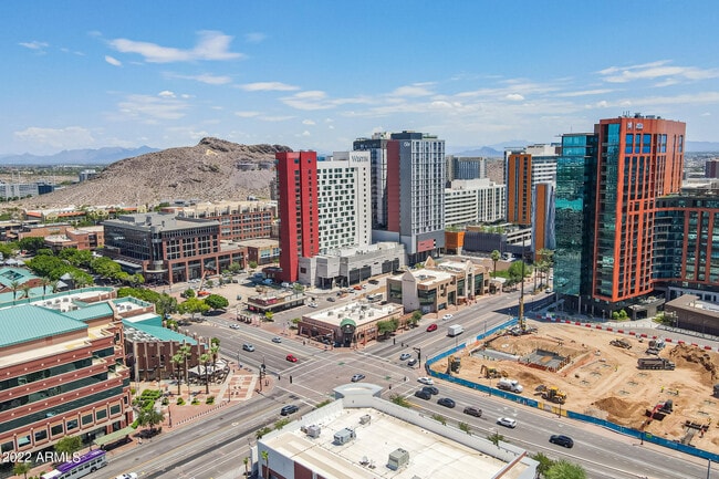 Building Photo - 37 E El Parque Dr