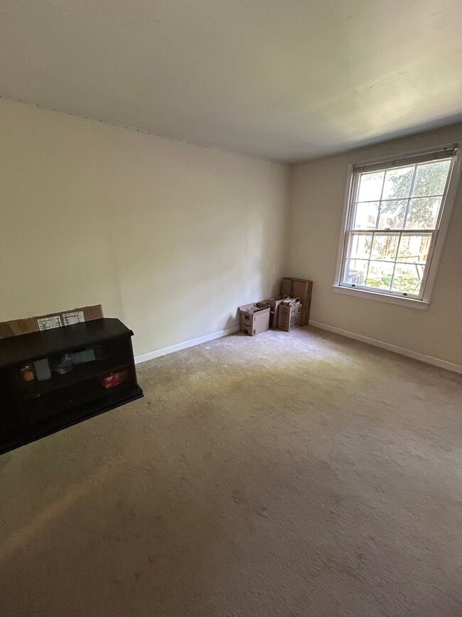 Building Photo - 4 Bedroom, 2.5 Bath Townhouse for Rent – $2,700/Month