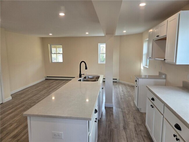 Building Photo - 193 Child St