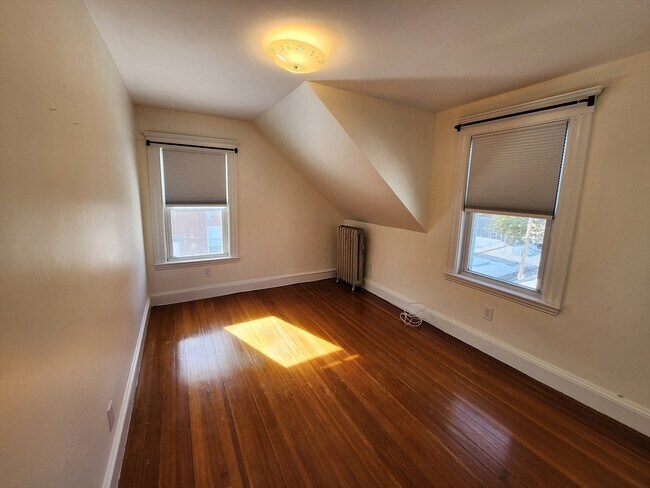 Building Photo - 45 Blaney St