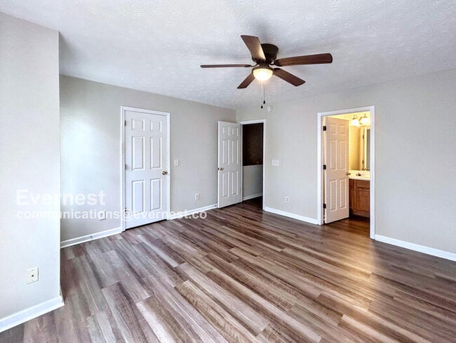 Building Photo - 5589 Strathmoor Manor Cir