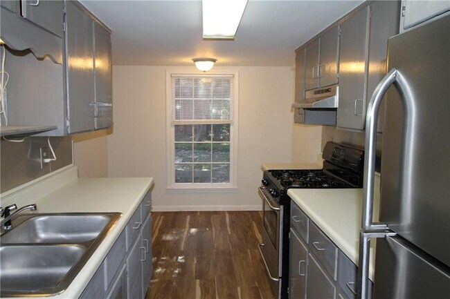 Building Photo - 2054 E Roxboro Rd NE