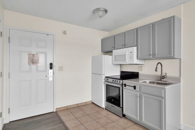 Building Photo - FIRST MONTH FREE- STUDIO APT- Available 1/...