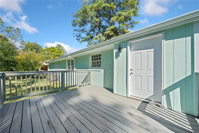Building Photo - 1467 Thompson Pl