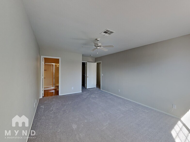 Building Photo - 2604 Noble Fir Ave