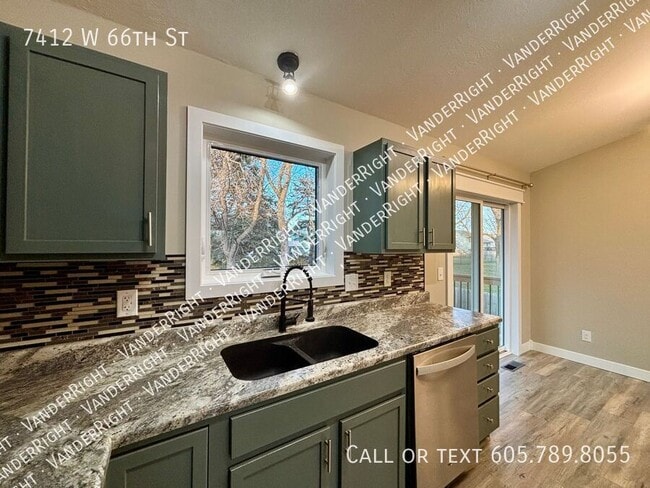 Building Photo - 7412 W 66th St